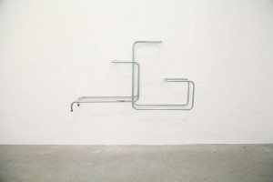 013. Tobias Hoffknecht, Within reason, 2013, acciaio, 70 x 123 x 25 cm